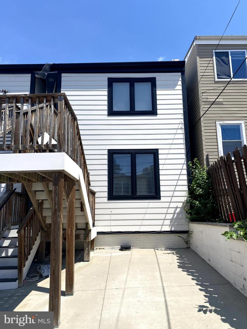 1219 Queen St Ne #1 Property Photo 2