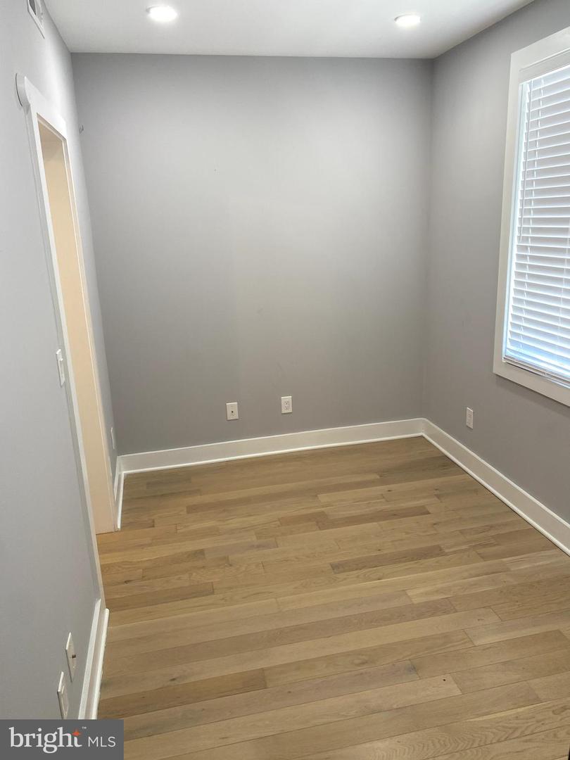 1219 Queen St Ne #1 Property Photo 3