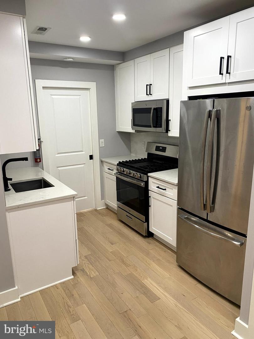 1219 Queen St Ne #1 Property Photo 9