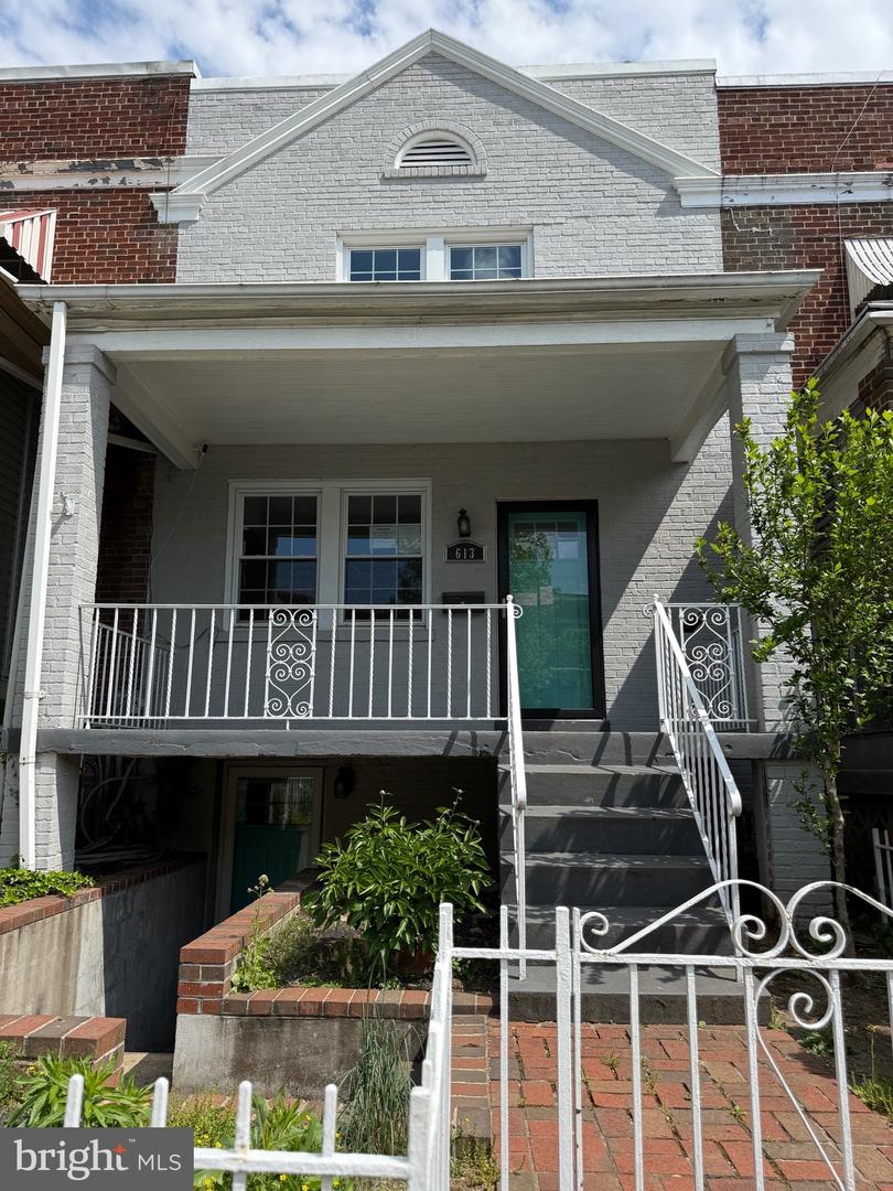 613 21st St Ne Property Photo 1