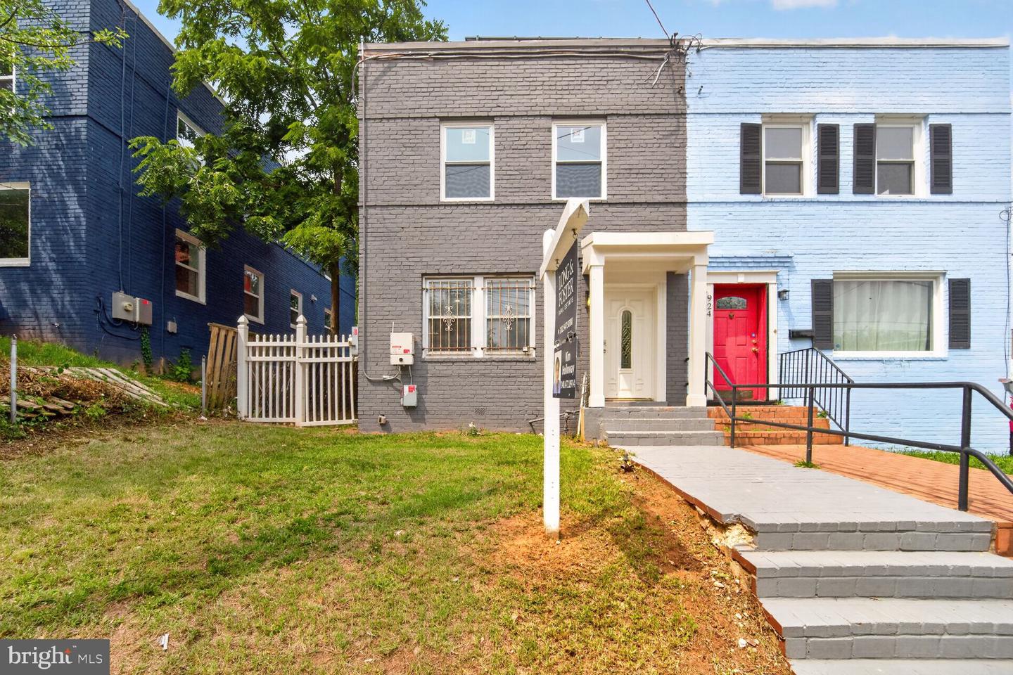 922 47TH ST NE Property Photo 1