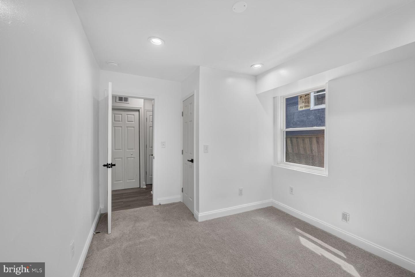 922 47th St Ne Property Photo 3