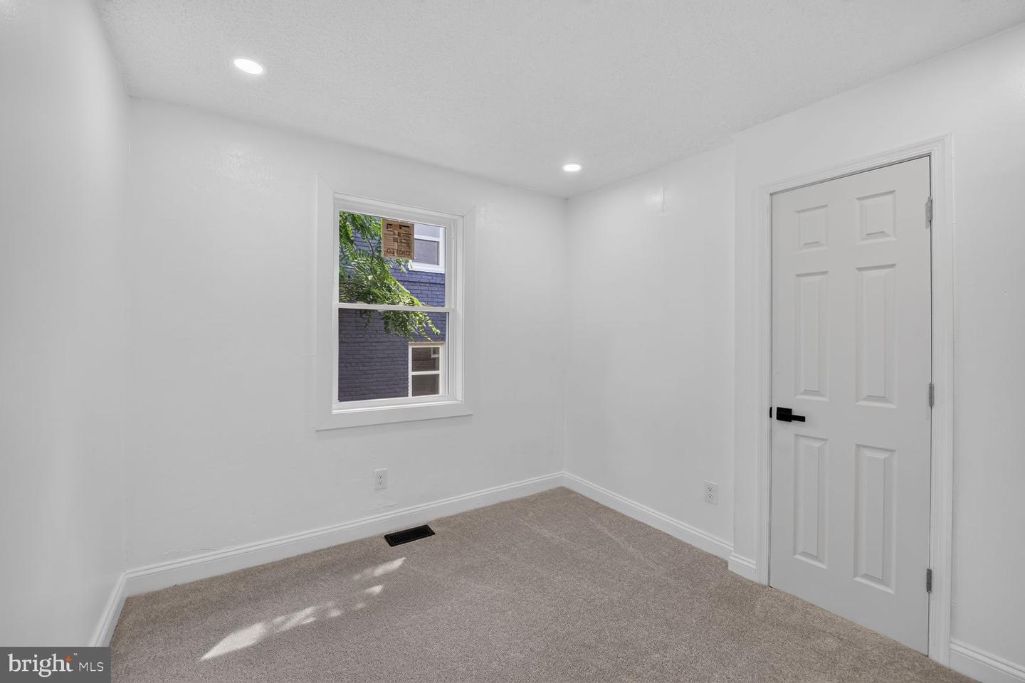922 47th St Ne Property Photo 24