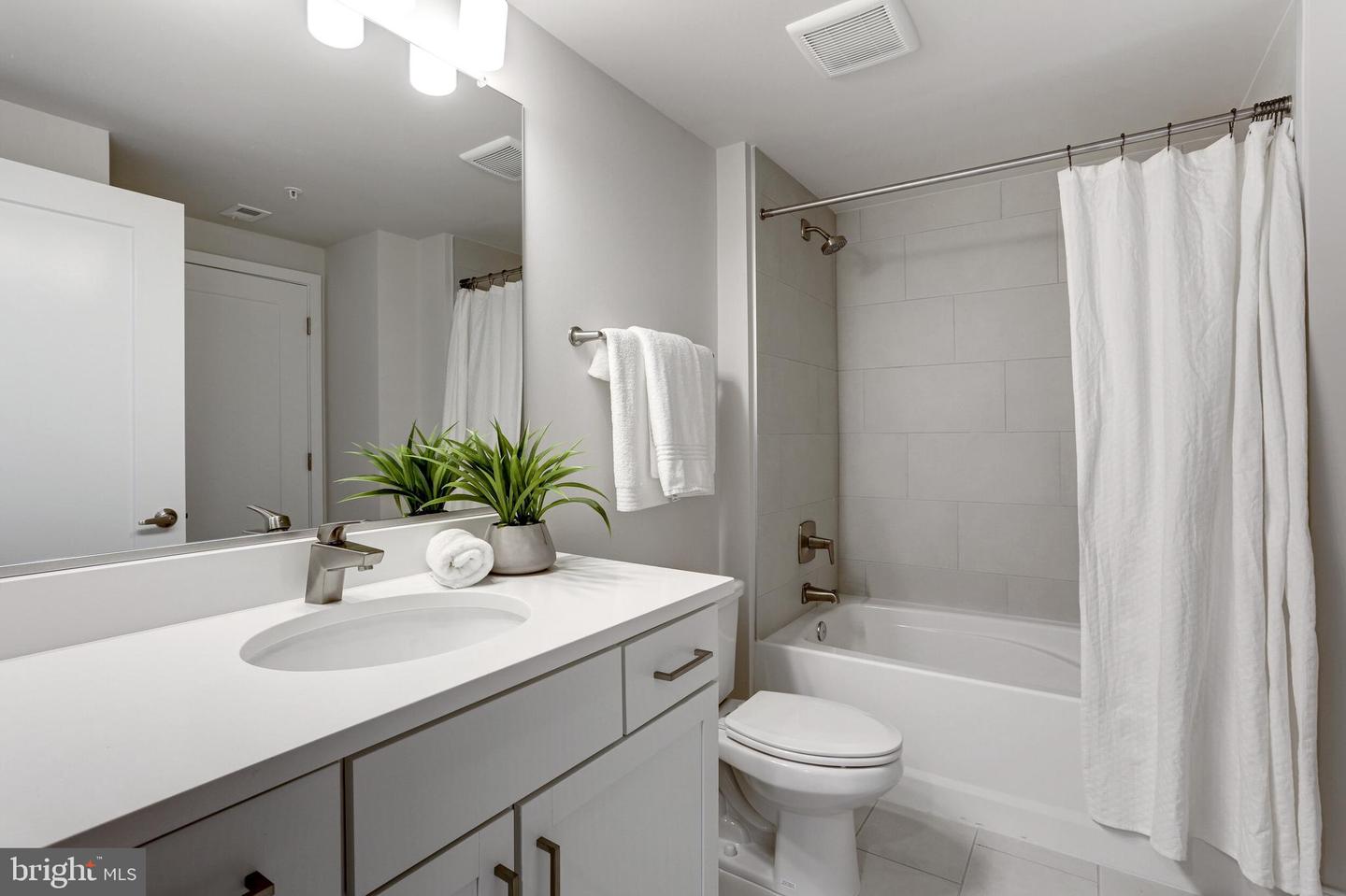 50 Florida Ave Ne #924 Property Photo 9