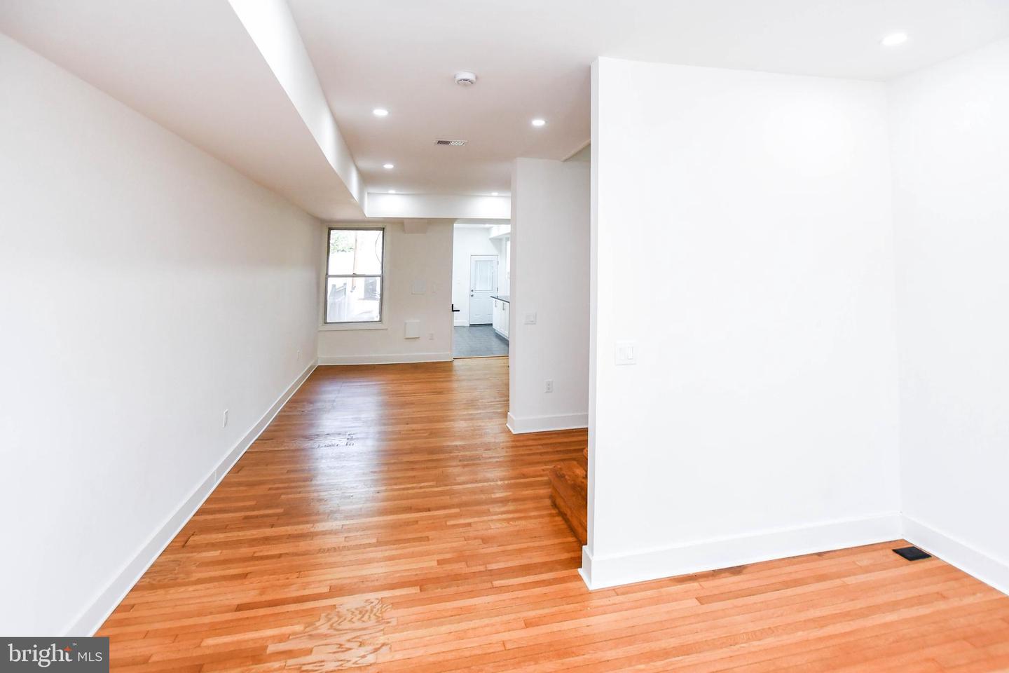 104 R St #a Ne Property Photo 2