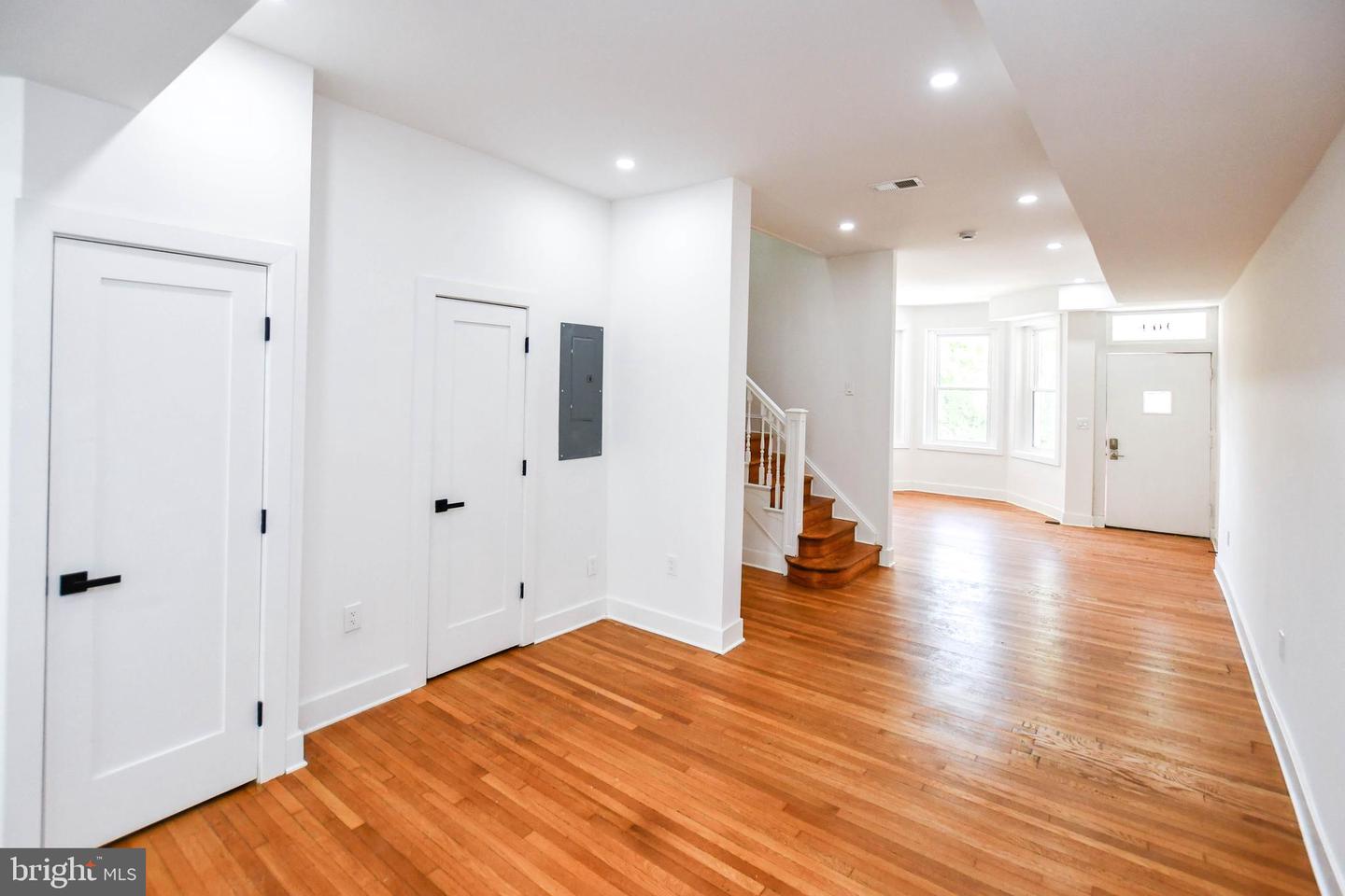 104 R St #a Ne Property Photo 4