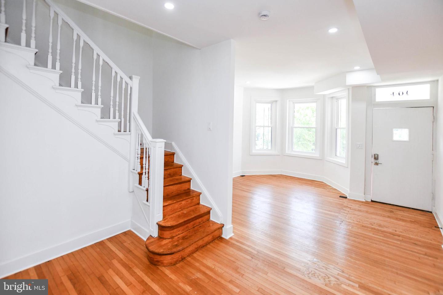 104 R St #a Ne Property Photo 6