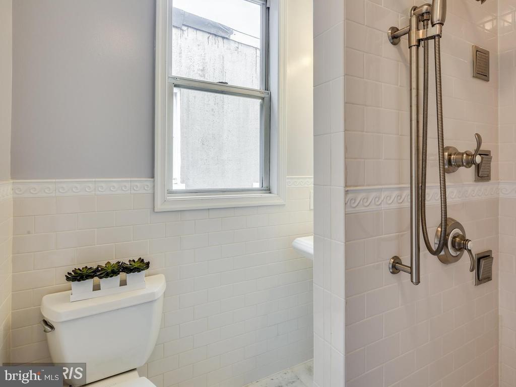 104 R St #a Ne Property Photo 15