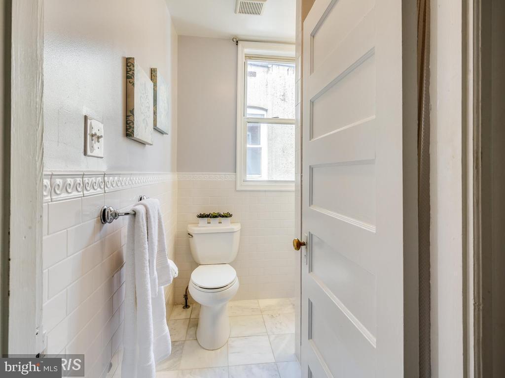 104 R St #a Ne Property Photo 16