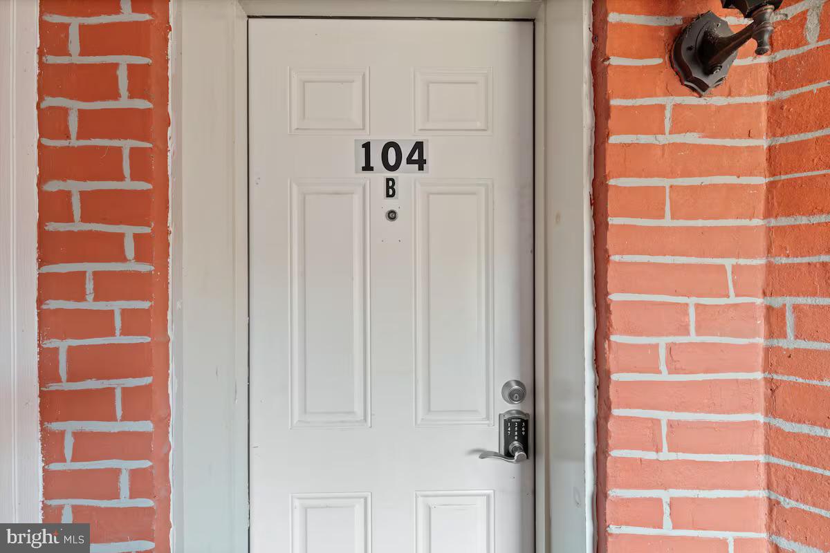 104 R St Ne #b Property Photo 2