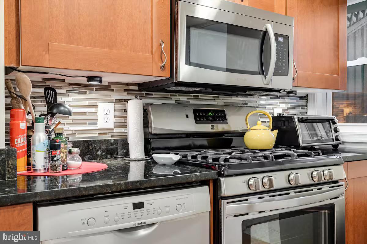 104 R St Ne #b Property Photo 7