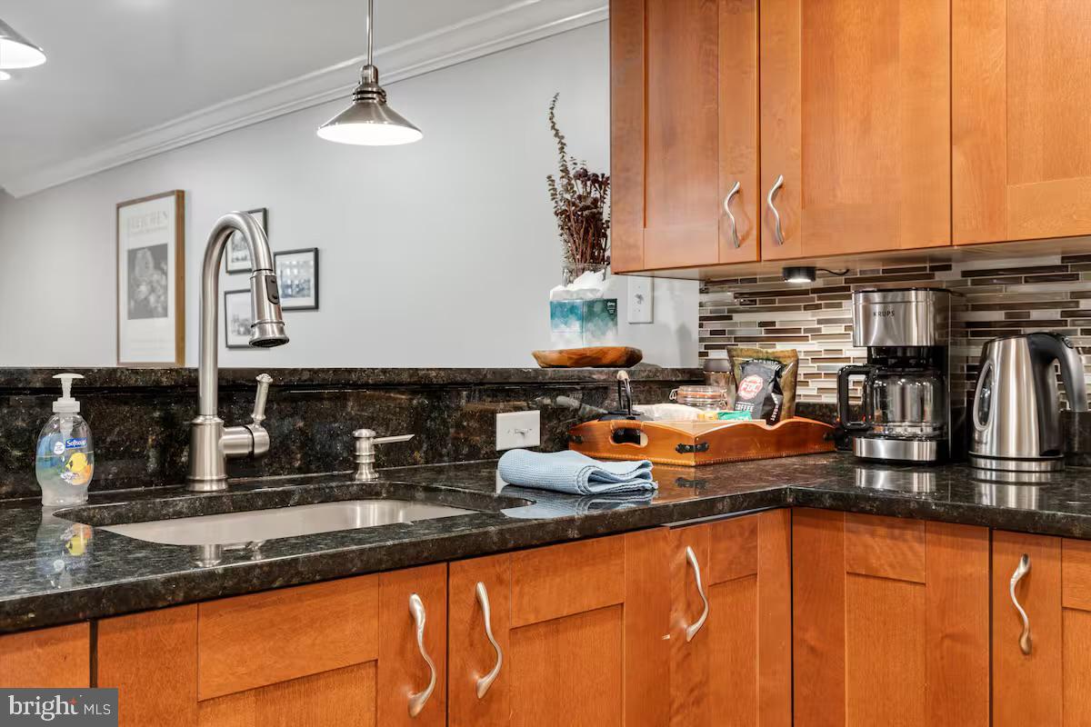 104 R St Ne #b Property Photo 8