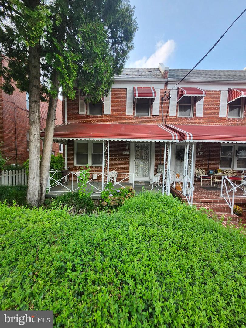 408 Oneida St Ne Property Photo 1