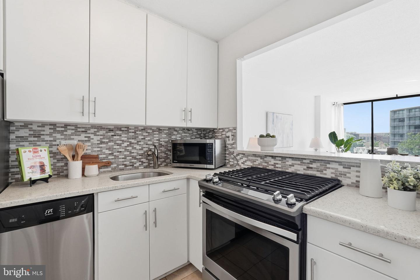 1301 20th St Nw #707 Property Photo 11