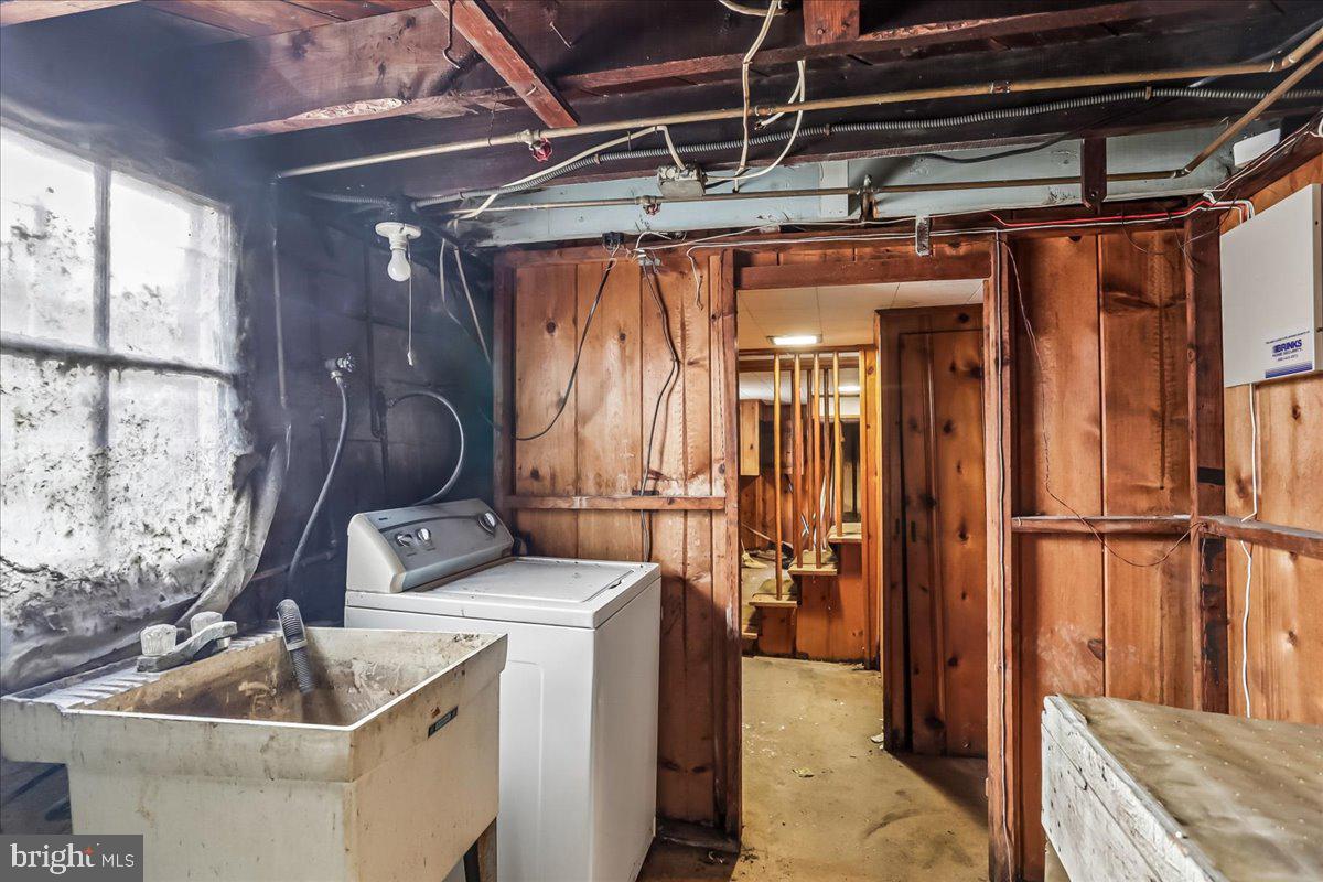 2227 Newton St Ne Property Photo 37