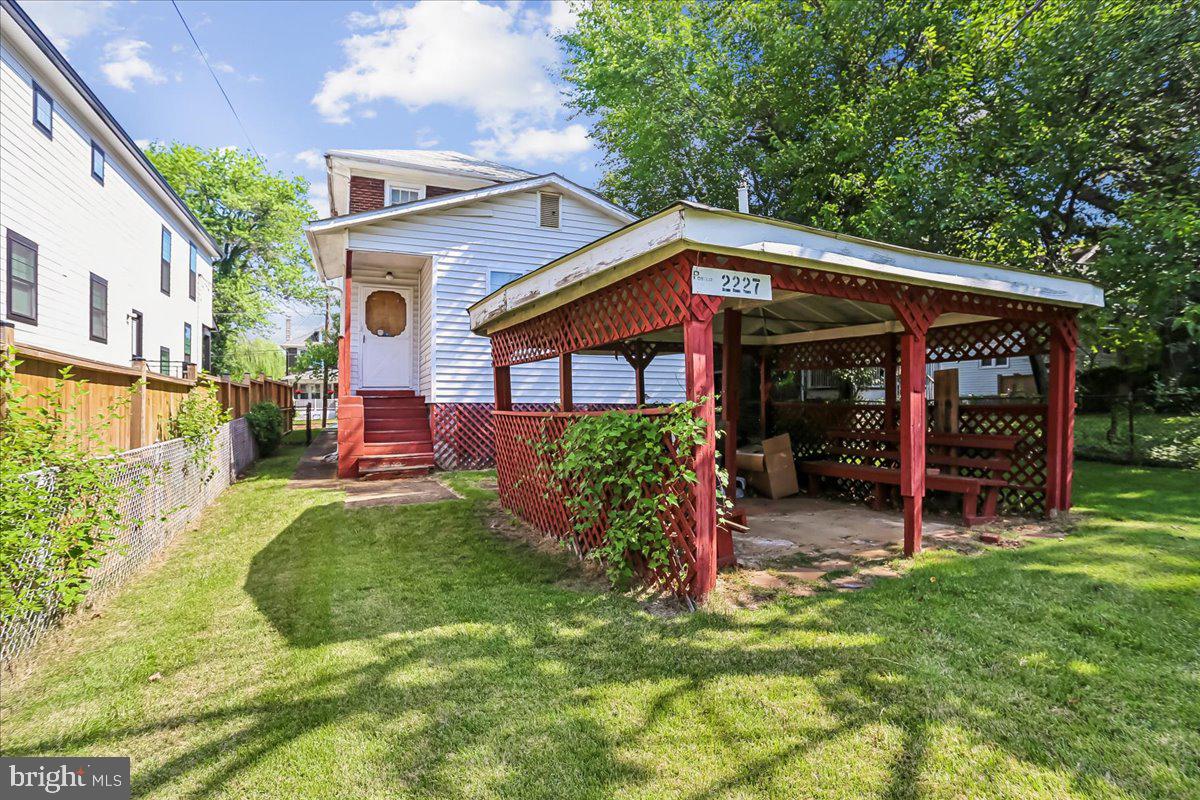 2227 Newton St Ne Property Photo 38