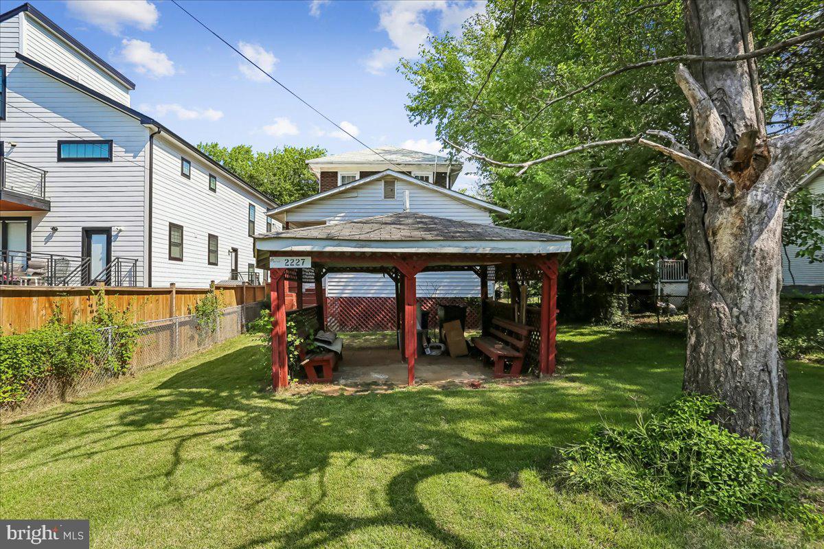 2227 Newton St Ne Property Photo 41