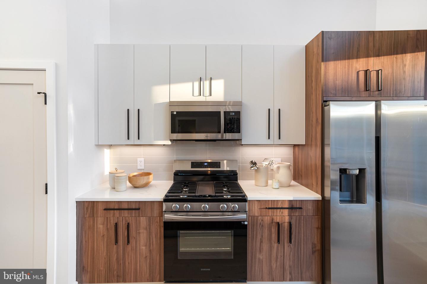 845 19th St Ne #ph-10 Property Photo 7