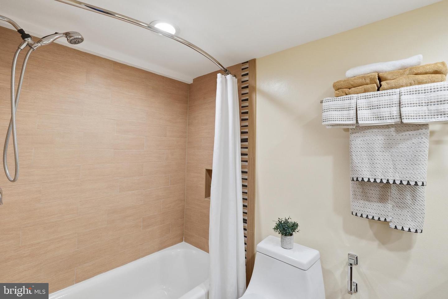 1325 18th St Nw #308 Property Photo 19