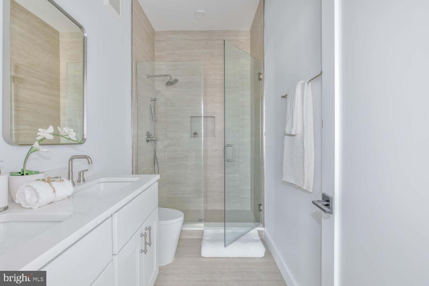 4347 Harrison St Nw #4 Property Photo 10