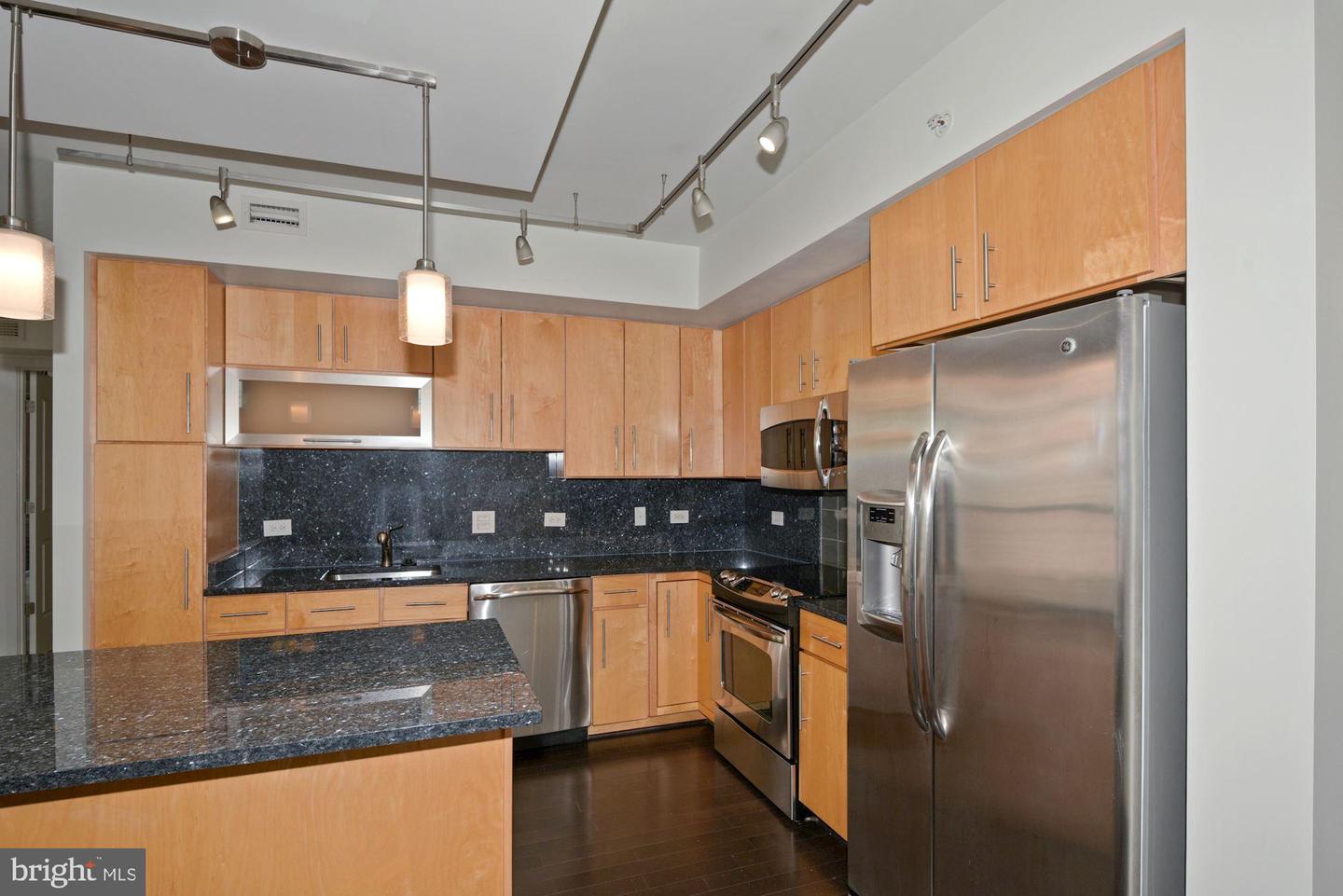 1025 1st St Se #804 Property Photo 3