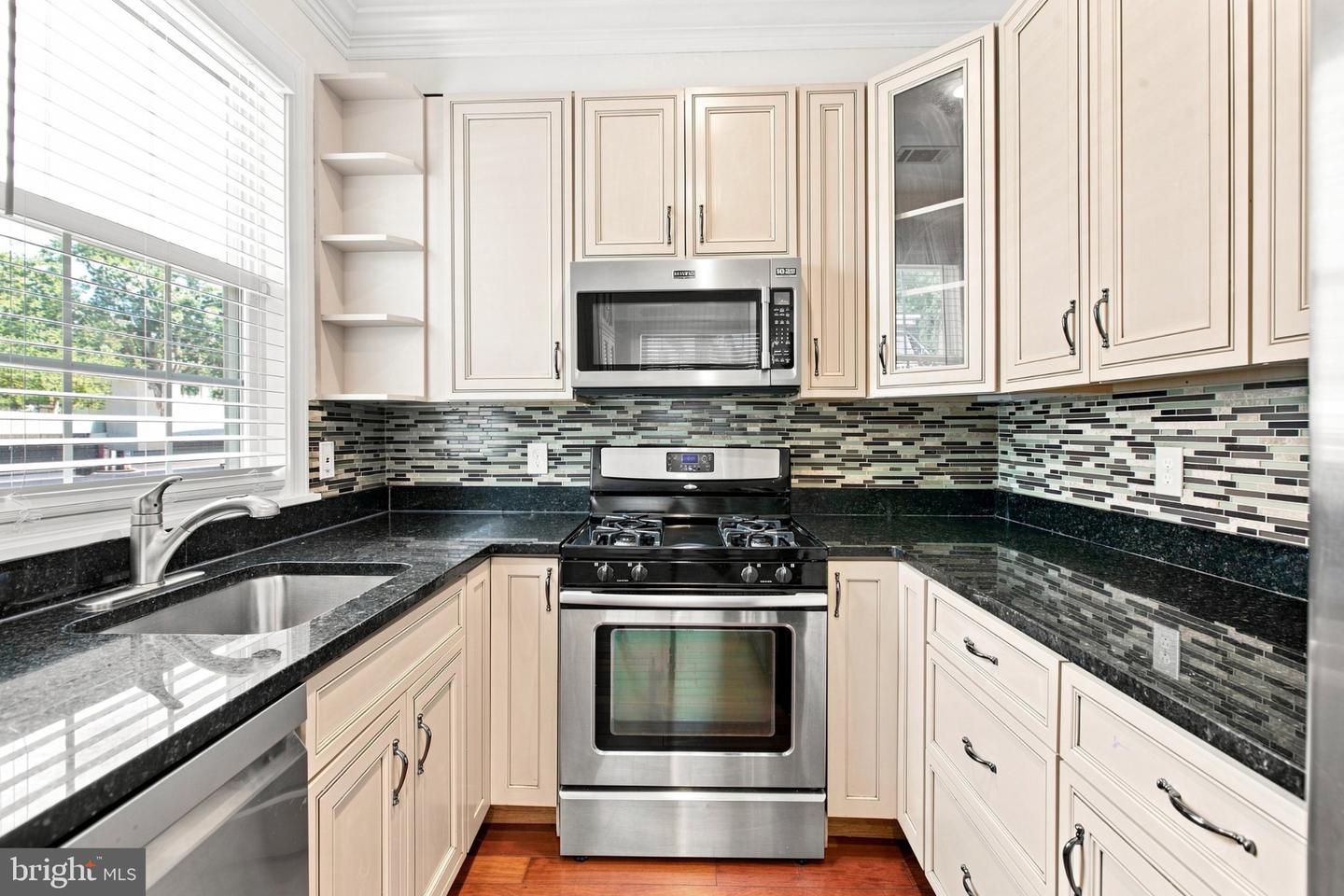 1400 Morse St Ne #a Property Photo 4