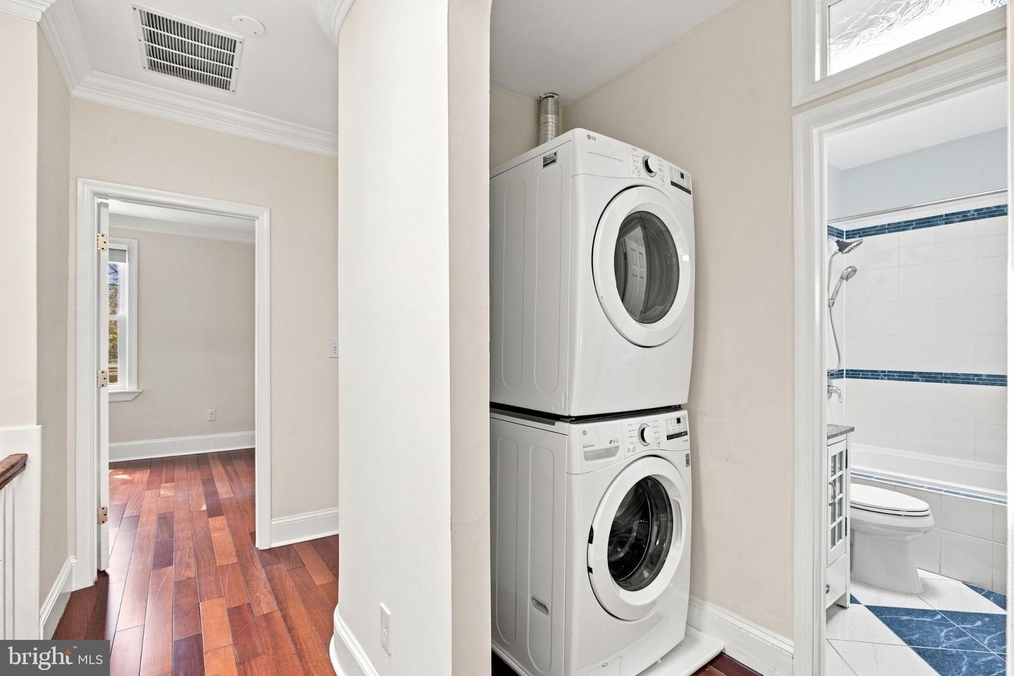 1400 Morse St Ne #a Property Photo 5