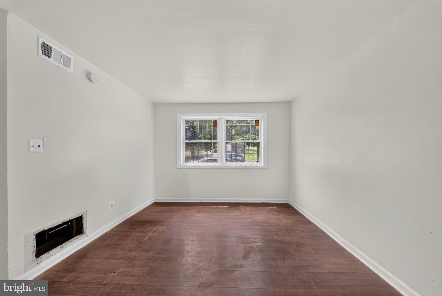 5920 Foote St Ne Property Photo 5