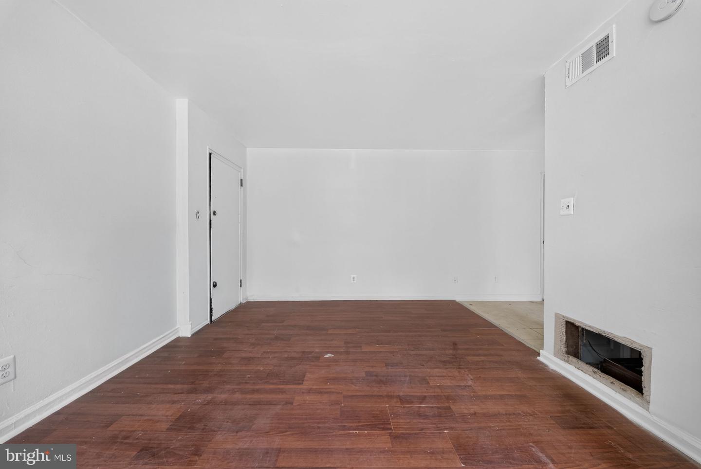 5920 Foote St Ne Property Photo 6