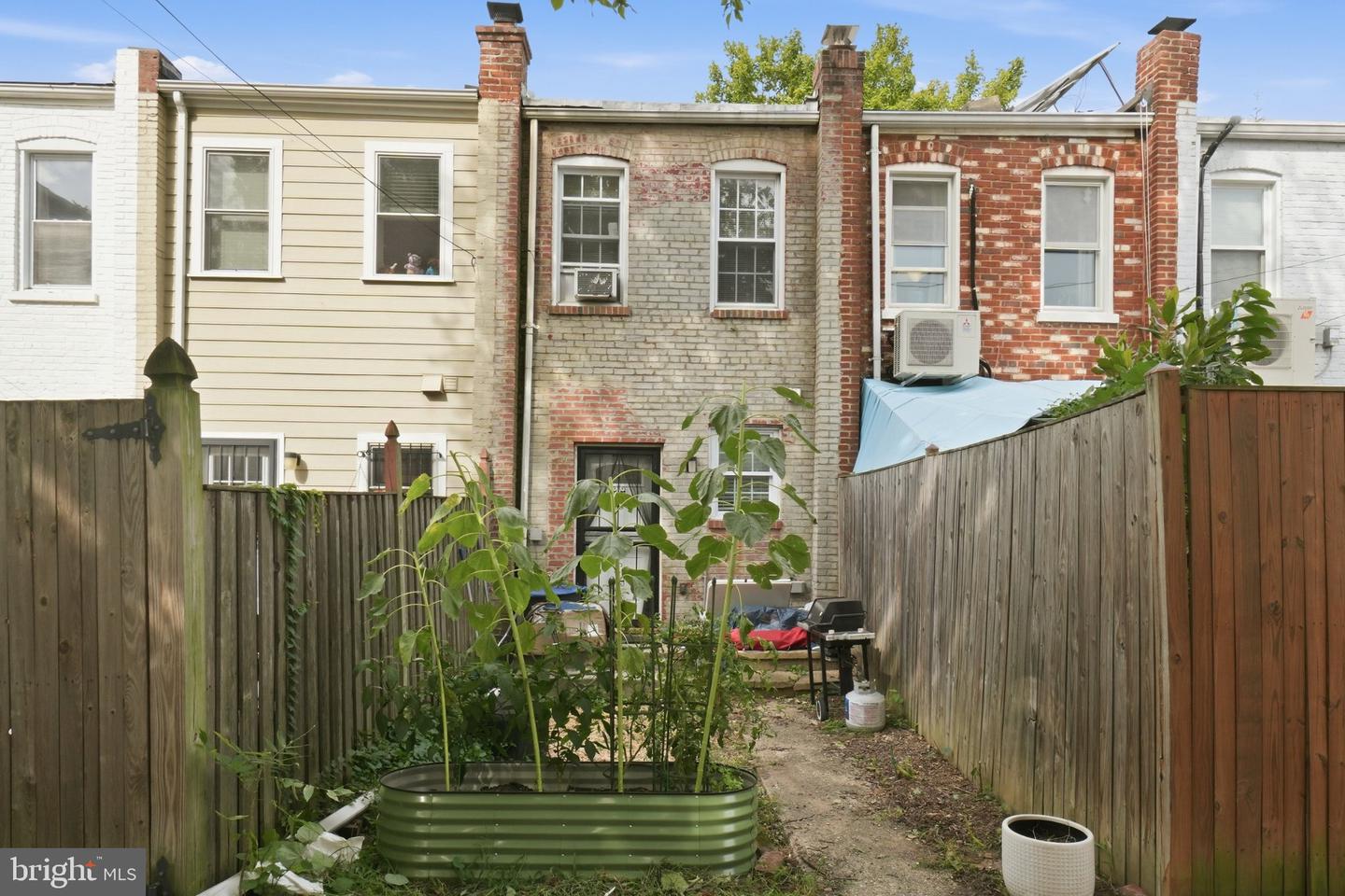 13 16th St Ne Property Photo 3