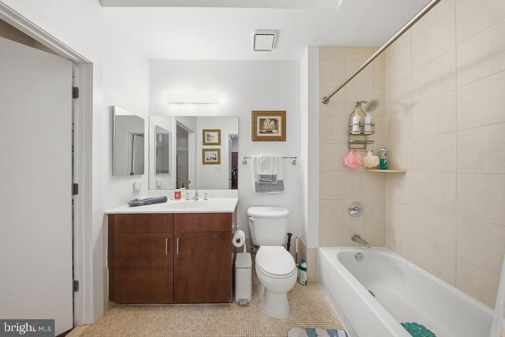 1000 New Jersey Ave Se #1214 Property Photo 6