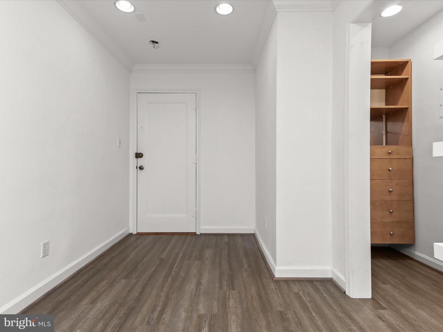2325 42nd St Nw #320 Property Photo 4