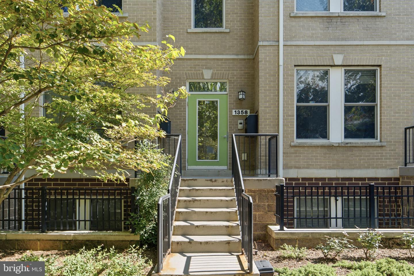 1358 Monroe St Nw #b Property Photo 3