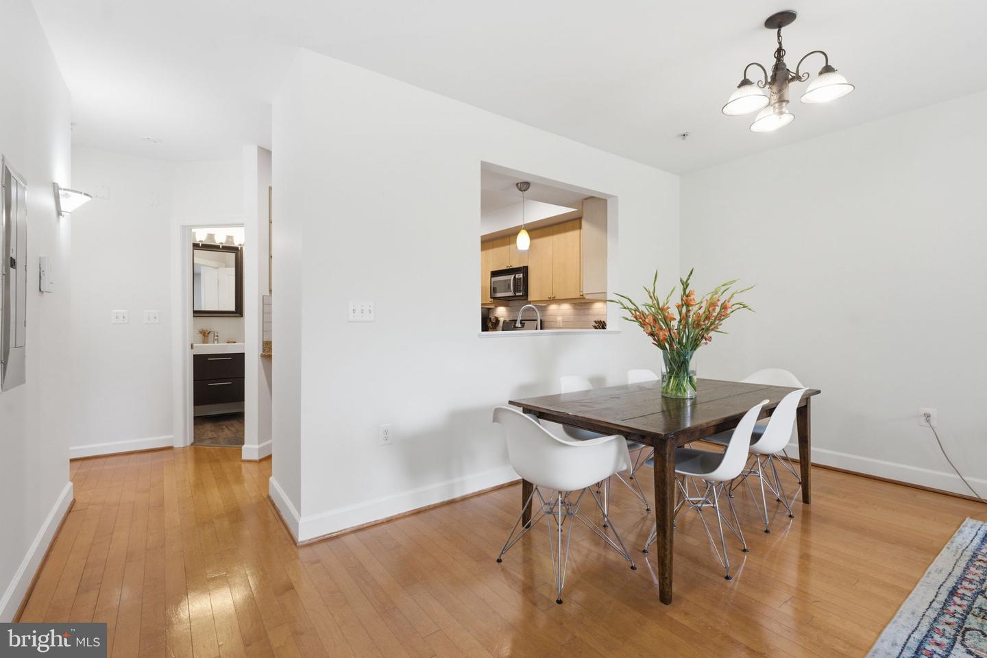 1358 Monroe St Nw #b Property Photo 10