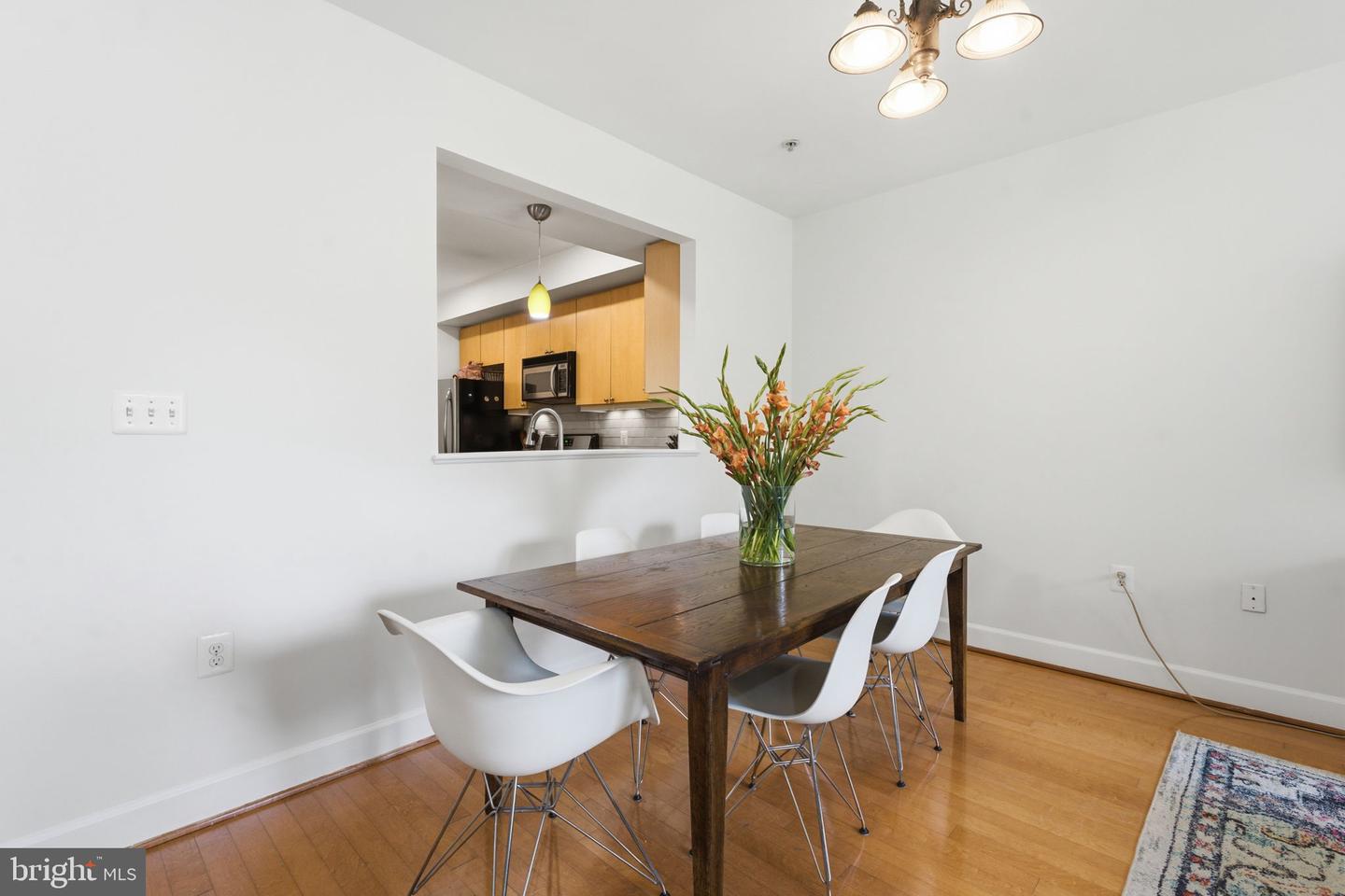 1358 Monroe St Nw #b Property Photo 11