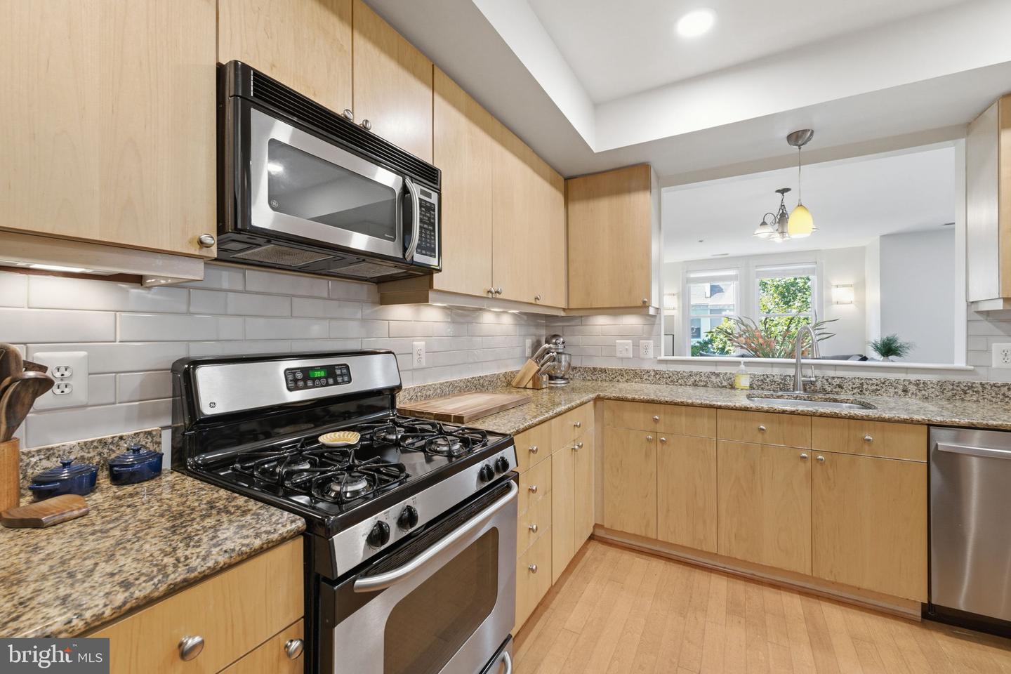 1358 Monroe St Nw #b Property Photo 14