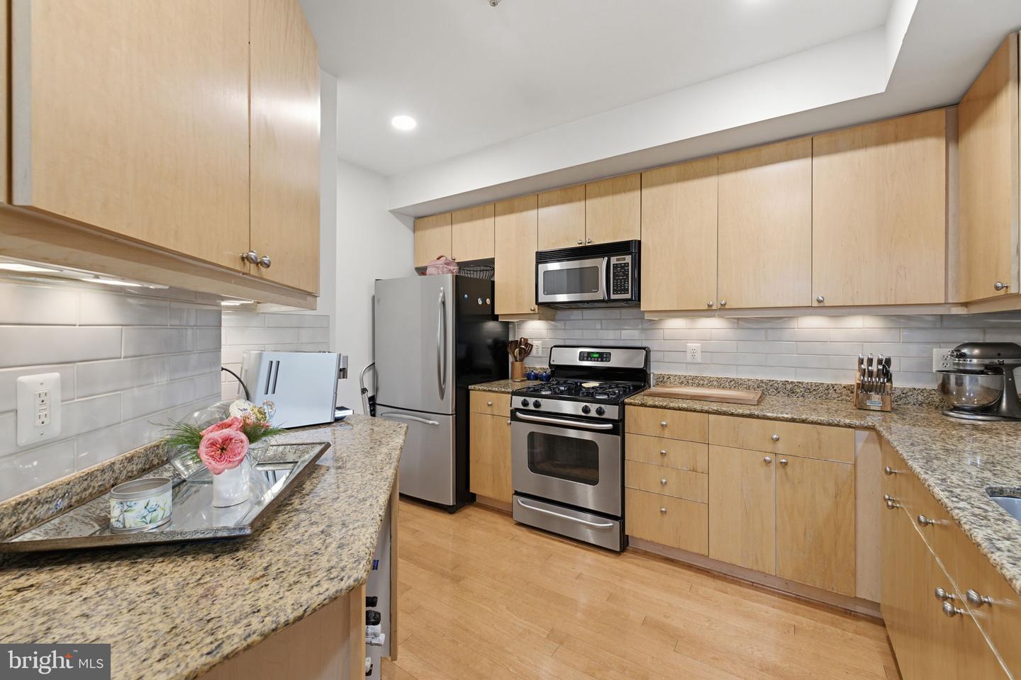 1358 Monroe St Nw #b Property Photo 15