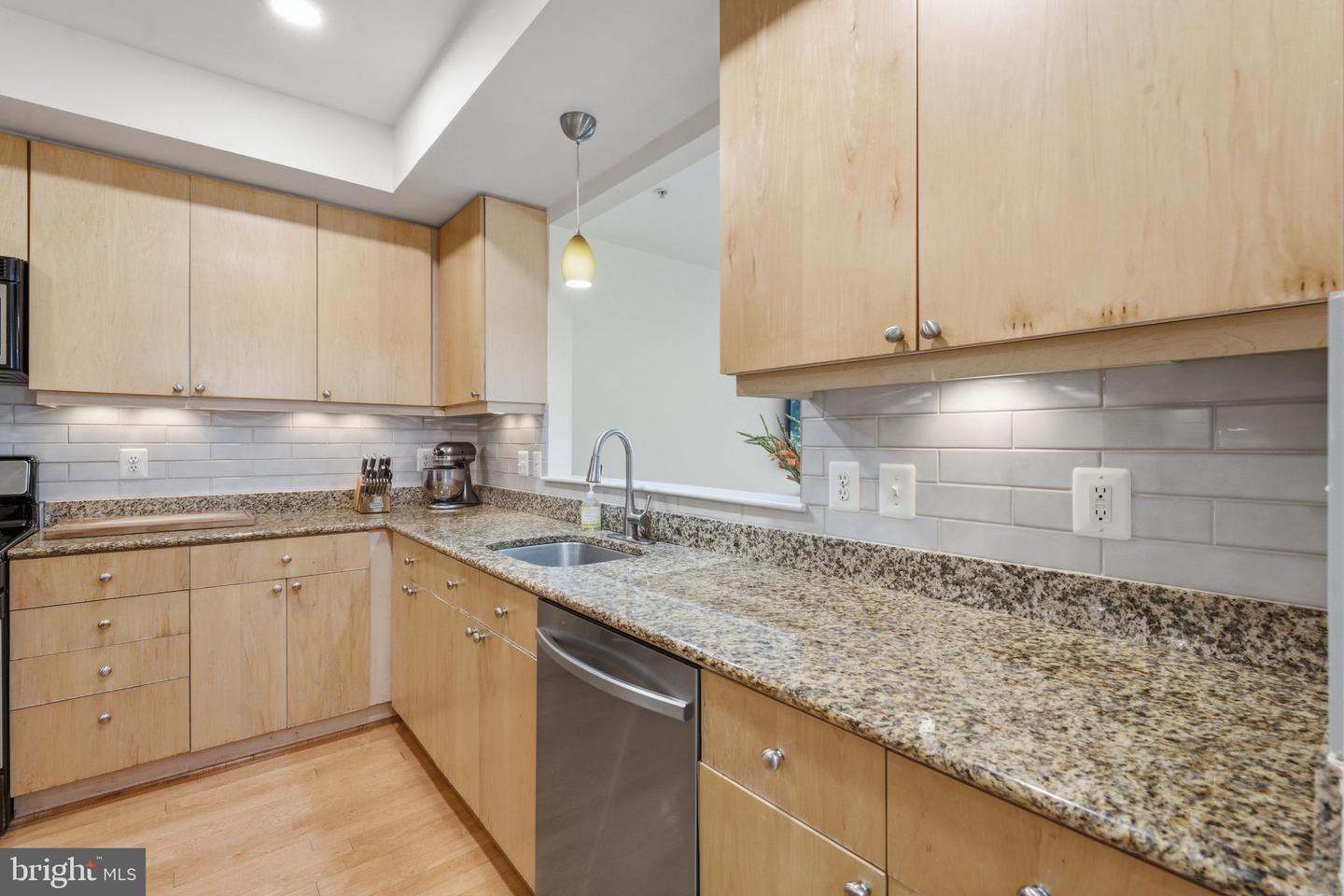 1358 Monroe St Nw #b Property Photo 16