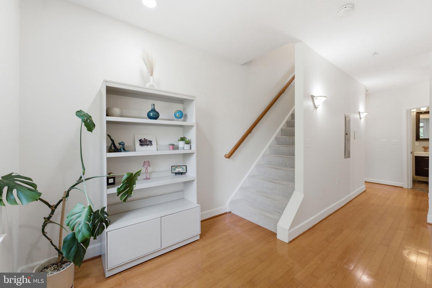 1358 Monroe St Nw #b Property Photo 22