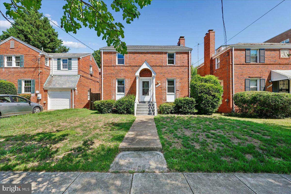 2826 Newton St Ne Property Photo 2