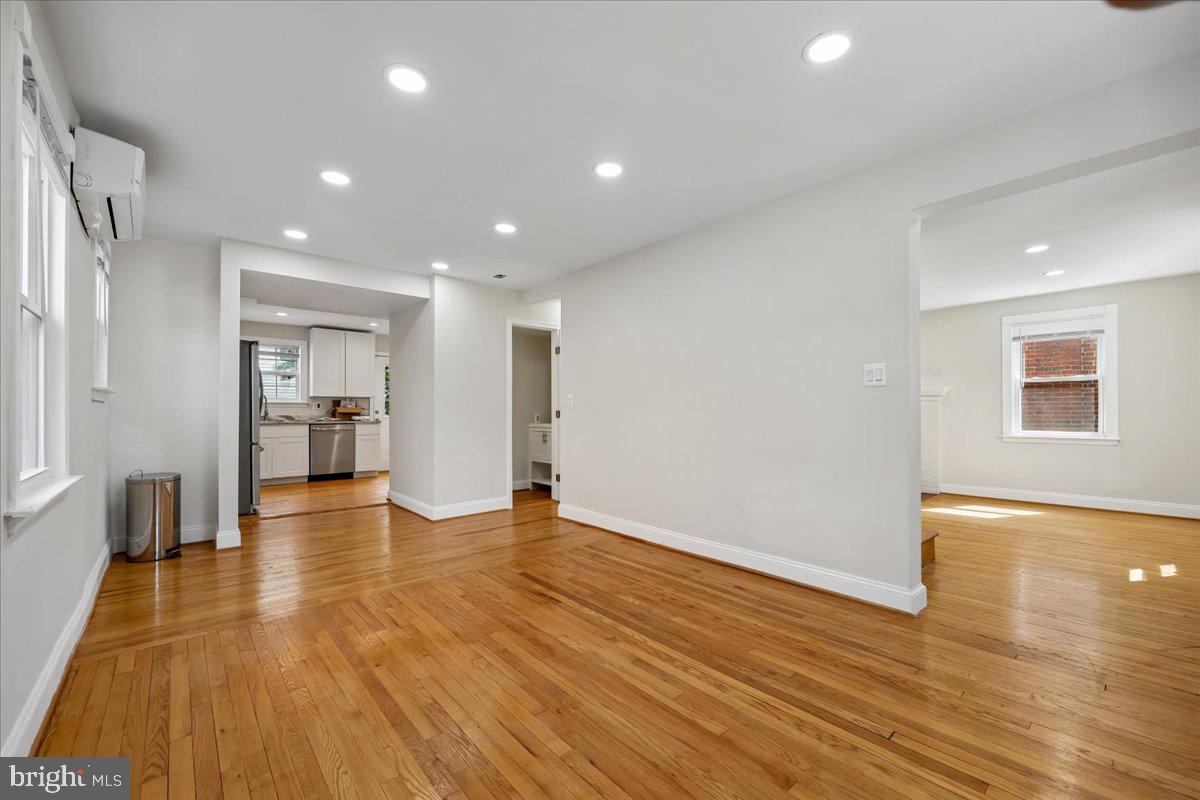 2826 Newton St Ne Property Photo 8