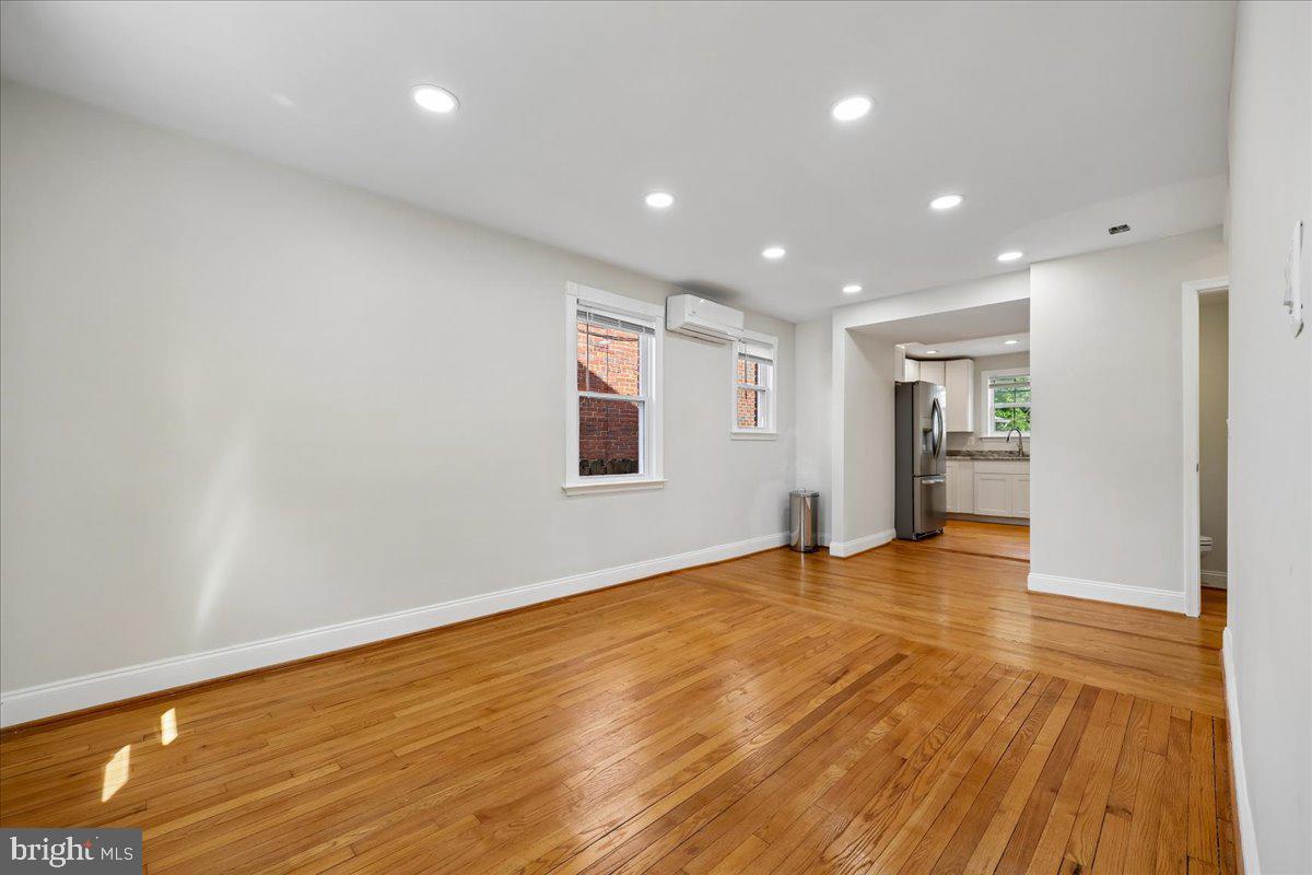 2826 Newton St Ne Property Photo 9