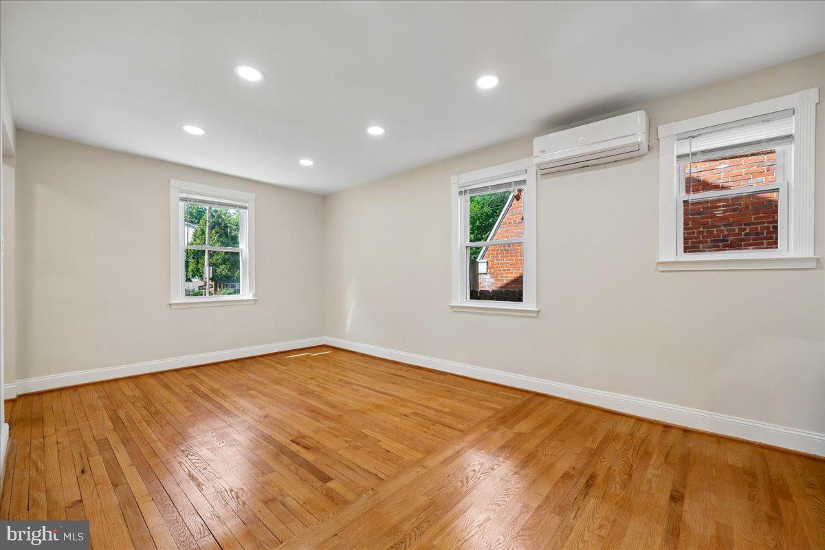 2826 Newton St Ne Property Photo 10