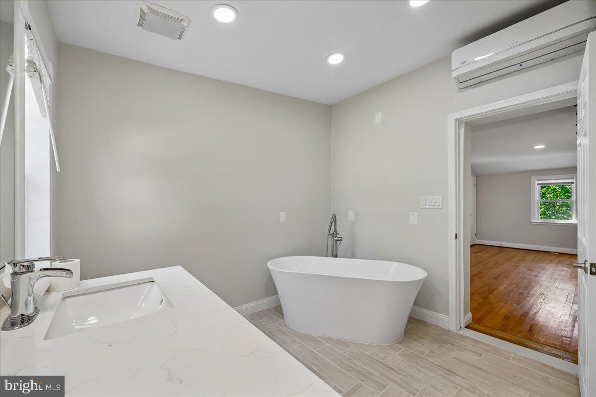 2826 Newton St Ne Property Photo 35
