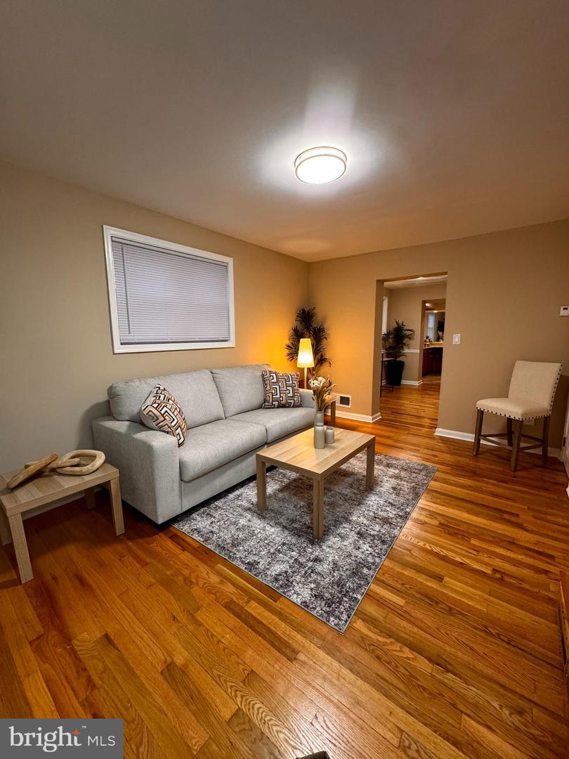 1711 Newton St Ne Property Photo 1