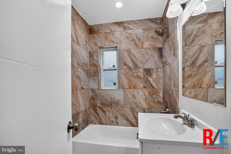 4306 Halley Ter Se #4 Property Photo 8