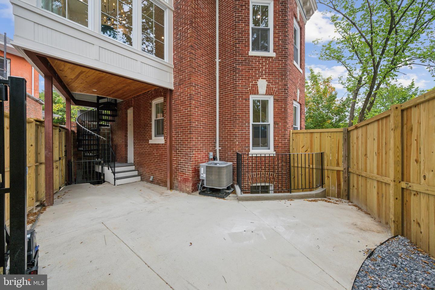 1614 Kilbourne Pl Nw #2 Property Photo 30