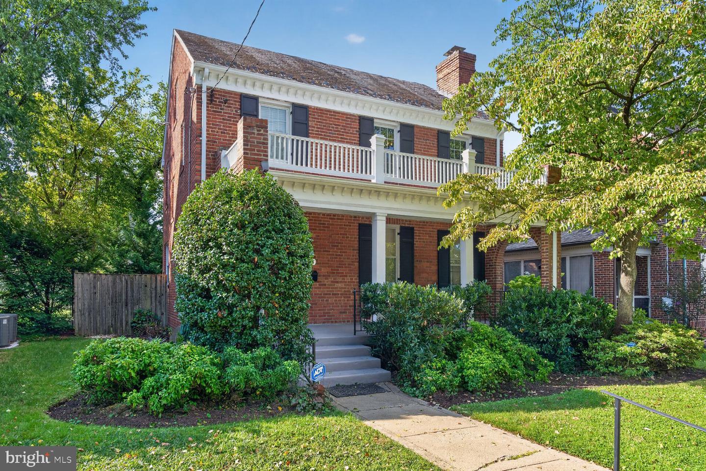 1316 Somerset Pl Nw Property Photo 1