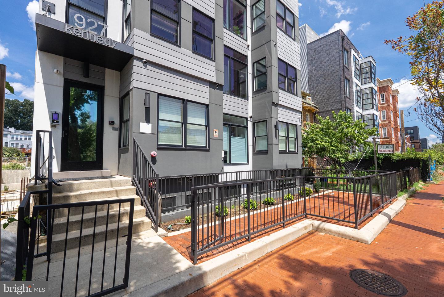 927 Kennedy St Nw #304 Property Photo 2