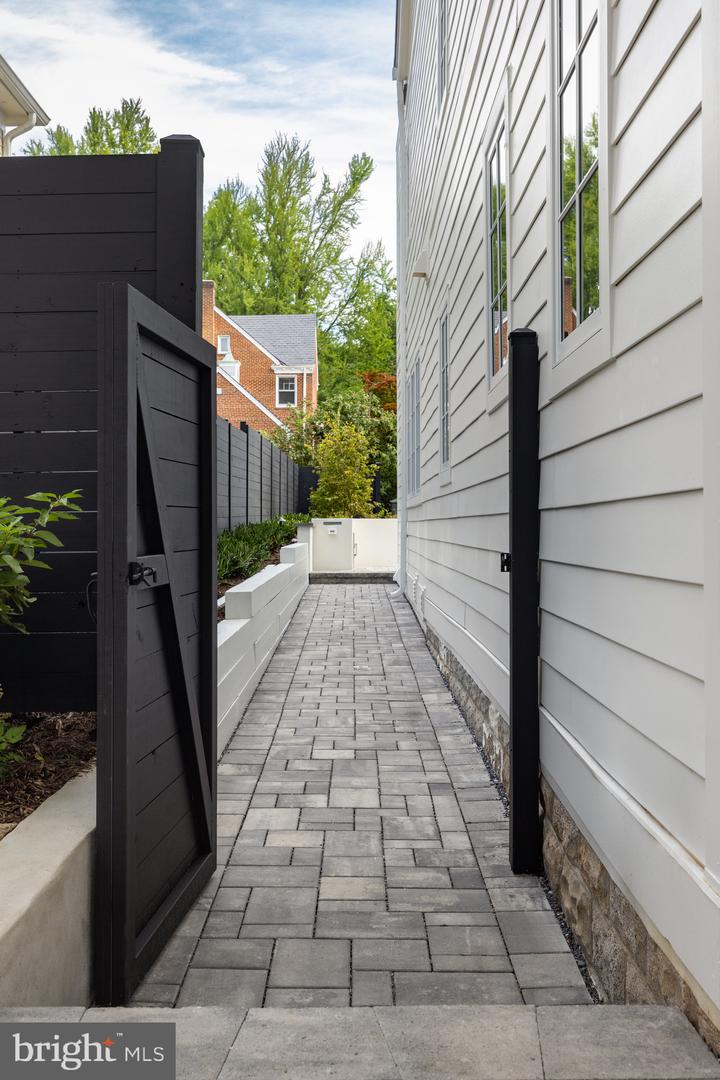 3543 Albemarle St Nw Property Photo 5